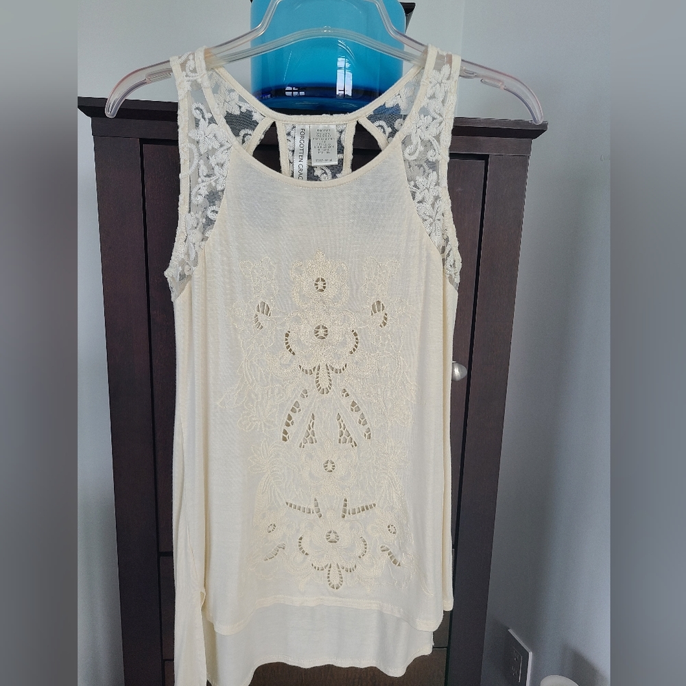 Women's sleeveless top